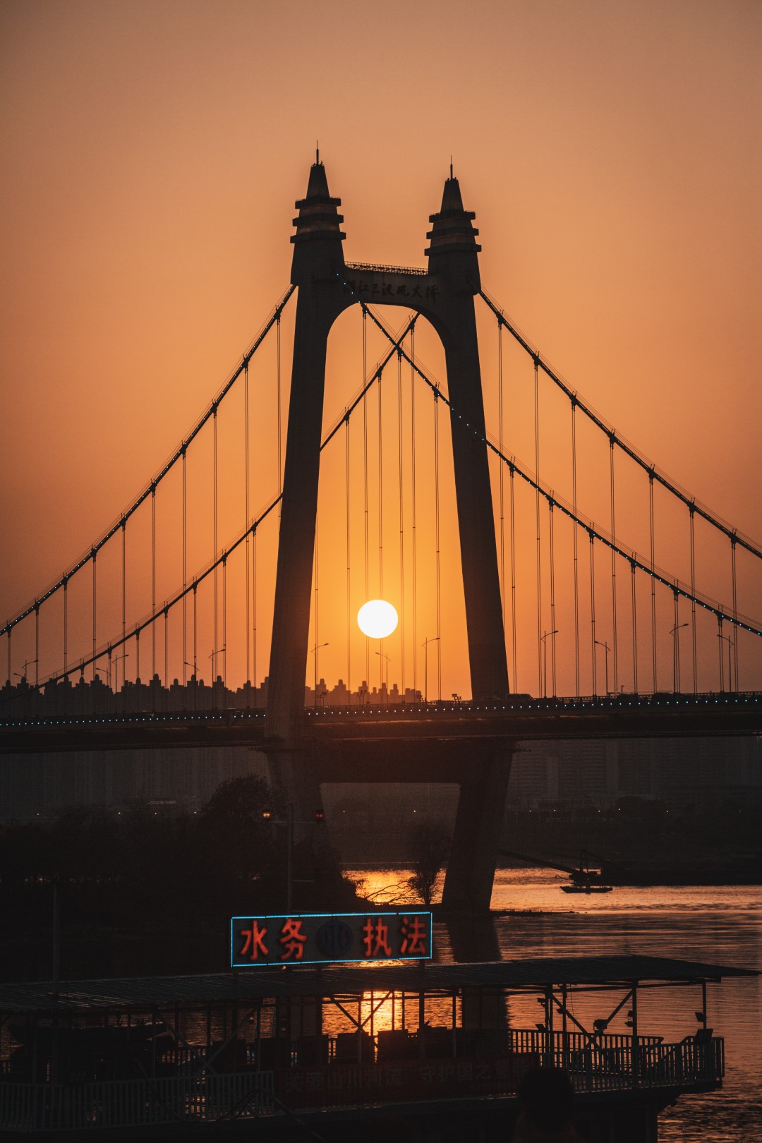 亚洲av